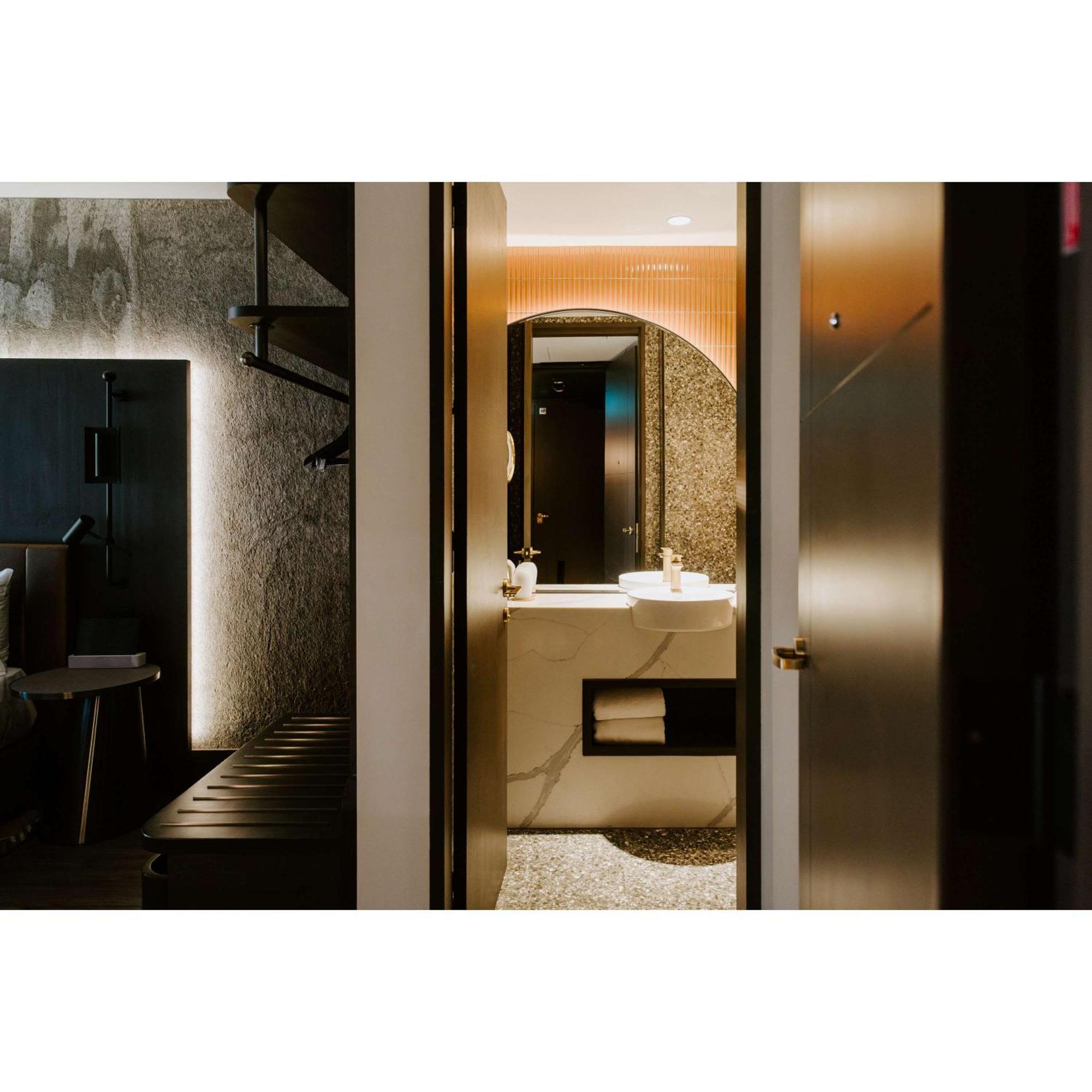 The Motley Hotel Richmond, Tapestry Collection By Hilton Melbourne Bagian luar foto